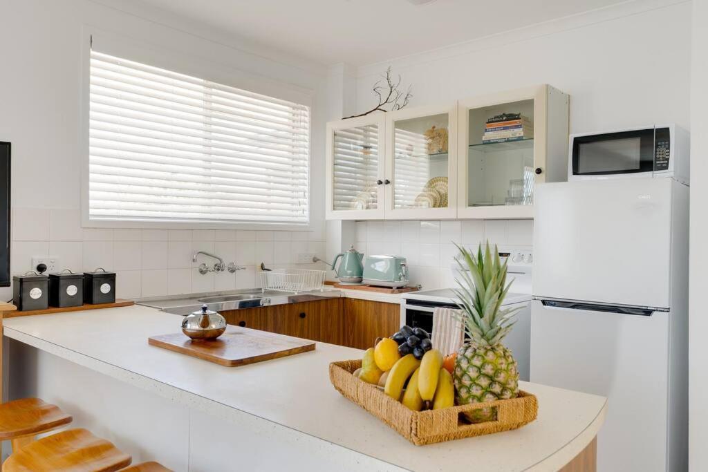 Coastal Getaway 2-br Retreat In Palm *