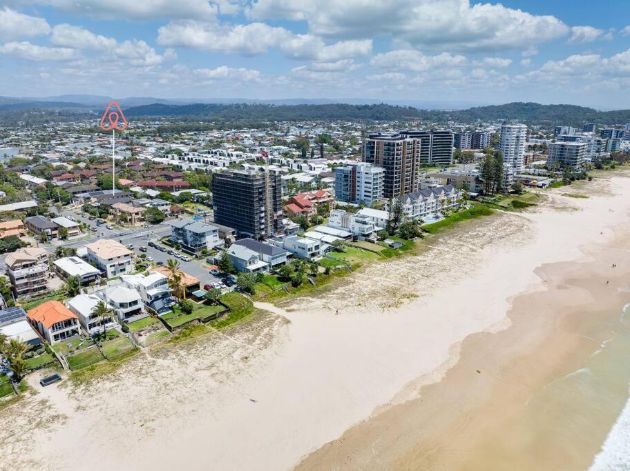 Coastal Getaway 2-br Retreat In Palm Gold Coast